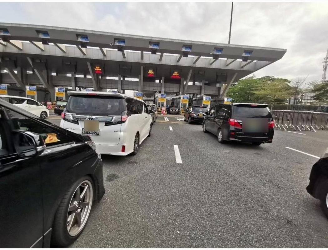 粤港两地车牌车辆通行口岸的实景图